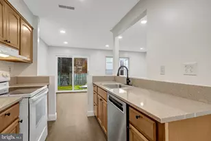 5840 Burke Manor Ct, Burke, VA 22015 - Photo 7