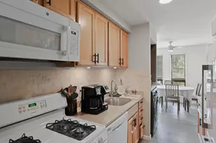 11232 Chestnut Grove Square, Reston, VA 20190 - Photo 7