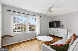 8222 Carrleigh Pkwy, Springfield, VA 22152 - Photo 5