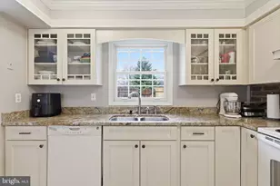 8222 Carrleigh Pkwy, Springfield, VA 22152 - Photo 11