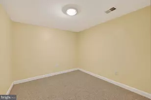 5880 Woodfield Estates Dr, Alexandria, VA 22310 - Photo 25