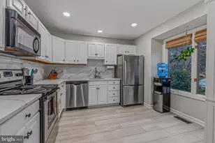 12541 N Lake Ct, Fairfax, VA 22033 - Photo 7