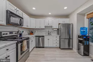 12541 N Lake Ct, Fairfax, VA 22033 - Photo 5