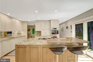 11698 Fox Glen Dr, Oakton, VA 22124 - Photo 15