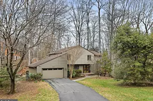 11698 Fox Glen Dr, Oakton, VA 22124 - Photo 1