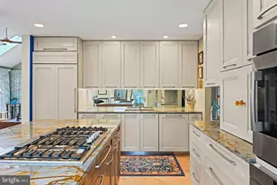 11698 Fox Glen Dr, Oakton, VA 22124 - Photo 15