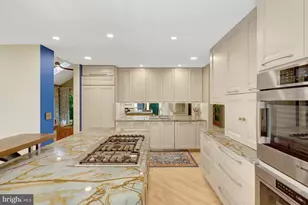 11698 Fox Glen Dr, Oakton, VA 22124 - Photo 19