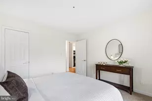 3175 Summit Square Dr, Oakton, VA 22124 - Photo 17