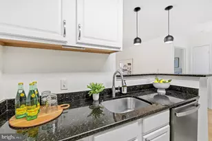 3175 Summit Square Dr, Oakton, VA 22124 - Photo 9