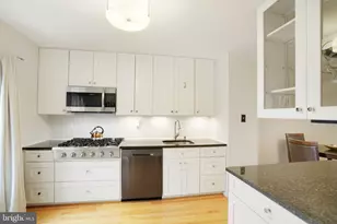 7312 Spring View Ct, Springfield, VA 22153 - Photo 3