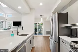 1365 Garden Wall Cir, Reston, VA 20194 - Photo 15