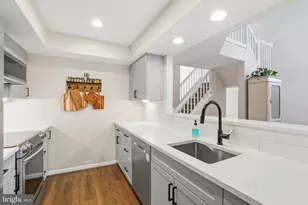 1365 Garden Wall Cir, Reston, VA 20194 - Photo 13