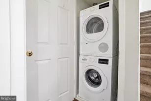 1365 Garden Wall Cir, Reston, VA 20194 - Photo 23