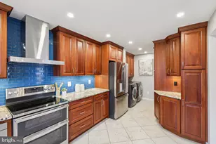 8413 Hollis Ln, Vienna, VA 22182 - Photo 9