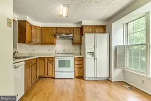 13900 Winding Ridge Ln, Centreville, VA 20121 - Photo 3