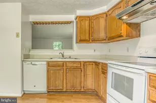 13900 Winding Ridge Ln, Centreville, VA 20121 - Photo 5
