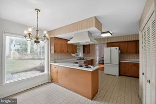 8624 Redwood Dr, Vienna, VA 22180 - Photo 11