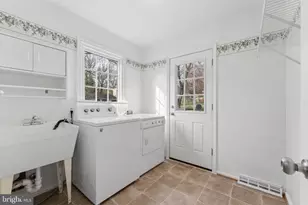 2302 Tanglevale Dr, Vienna, VA 22181 - Photo 23