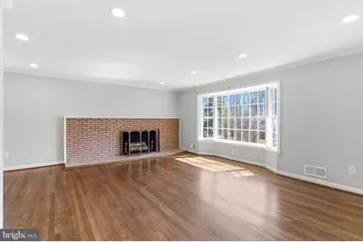 9116 Hamilton Drive, Fairfax, VA 22031 - Photo 7