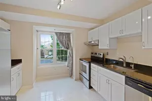 4223 Sauterne Ct, Chantilly, VA 20151 - Photo 5