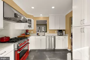 11688 Stockbridge Ln, Reston, VA 20194 - Photo 7