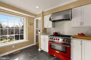 11688 Stockbridge Ln, Reston, VA 20194 - Photo 7