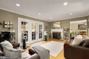 11688 Stockbridge Ln, Reston, VA 20194 - Photo 9