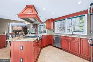 8410 Terra Woods Dr, Springfield, VA 22153 - Photo 9