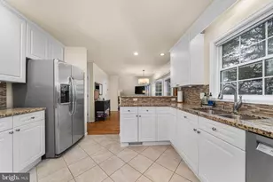 2784 Devonshire Garden Ct, Falls Church, VA 22042 - Photo 17