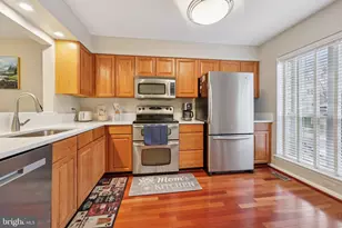 8309 Linden Oaks Ct, Lorton, VA 22079 - Photo 9