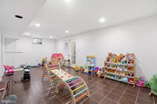 8656 Tuttle Rd, Springfield, VA 22152 - Photo 27