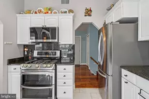 13501 King Charles Dr, Chantilly, VA 20151 - Photo 19