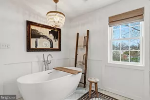 370 Holmes Dr NW, Vienna, VA 22180 - Photo 7