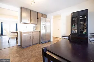 8009 Bethelen Woods Ln, Springfield, VA 22153 - Photo 11