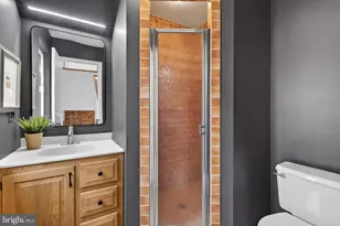 11203 Leatherwood Dr, Reston, VA 20191 - Photo 29