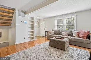 8160 Curving Creek Ct, Springfield, VA 22153 - Photo 5