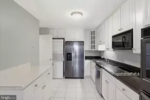 8360 Greensboro Dr, McLean, VA 22102 - Photo 19