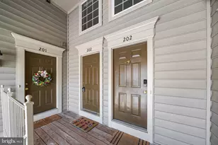 9247 Cardinal Forest Ln, Lorton, VA 22079 - Photo 5