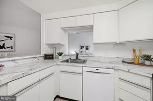 11240 Harbor Ct, Reston, VA 20191 - Photo 9