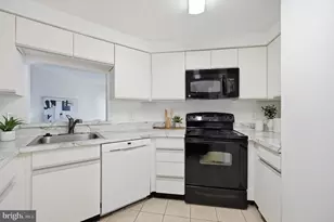 11240 Harbor Ct, Reston, VA 20191 - Photo 7