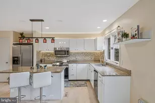 11123 Lakespray Way, Reston, VA 20191 - Photo 13