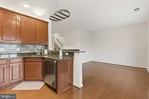 4477 Beacon Grove Cir, Fairfax, VA 22033 - Photo 9
