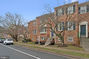 10106 Bushman Dr, Oakton, VA 22124 - Photo 3