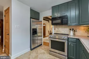 6586 Braddock Rd, Alexandria, VA 22312 - Photo 13