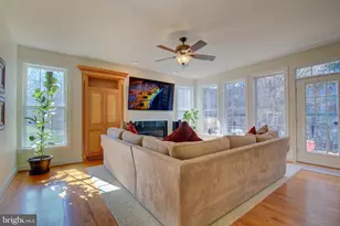 7690 Oak Field Ct, Springfield, VA 22153 - Photo 5