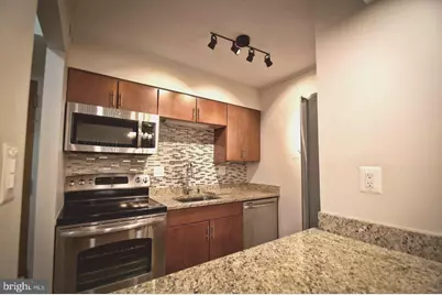 1808 Old Meadow Road #702, McLean, VA 22102 - Photo 3