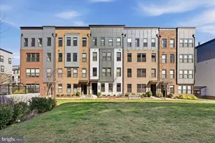 12118 Loblolly Dr, Fairfax, VA 22033 - Photo 1