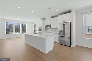 12118 Loblolly Dr, Fairfax, VA 22033 - Photo 5