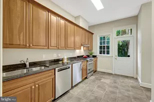 1204 Hunters Grove Ct, McLean, VA 22102 - Photo 27