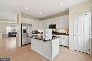 6601 Lavinus Ln, Alexandria, VA 22315 - Photo 7